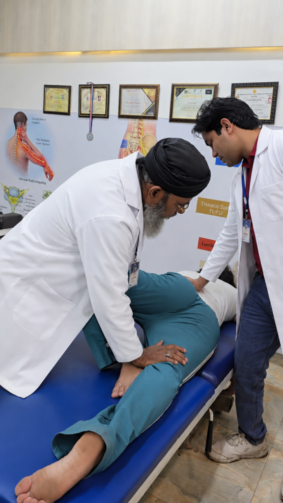 Dr Naushad PT providing osteopathic treatment in Sahibabad Ghaziabad